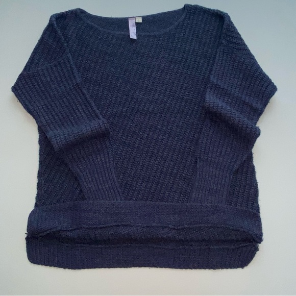 Francesca's Collections Deep Blue Crew Neck Sweater - Picture 6 of 8